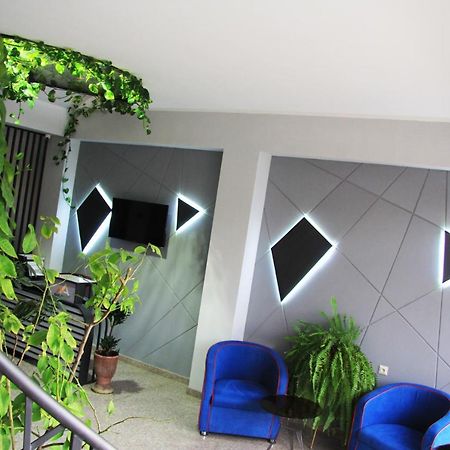 Nice Hotel Ереван Екстериор снимка