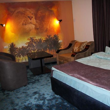 Nice Hotel Ереван Екстериор снимка