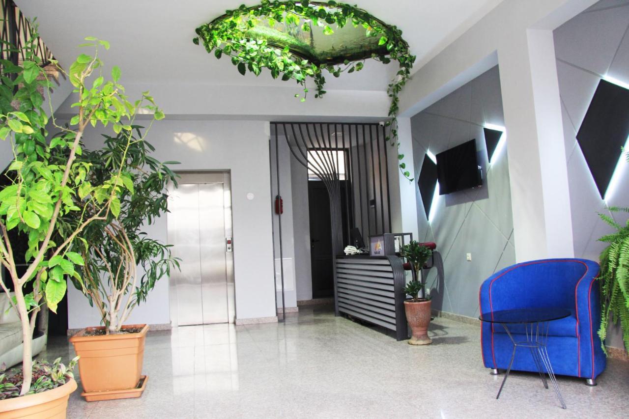 Nice Hotel Ереван Екстериор снимка