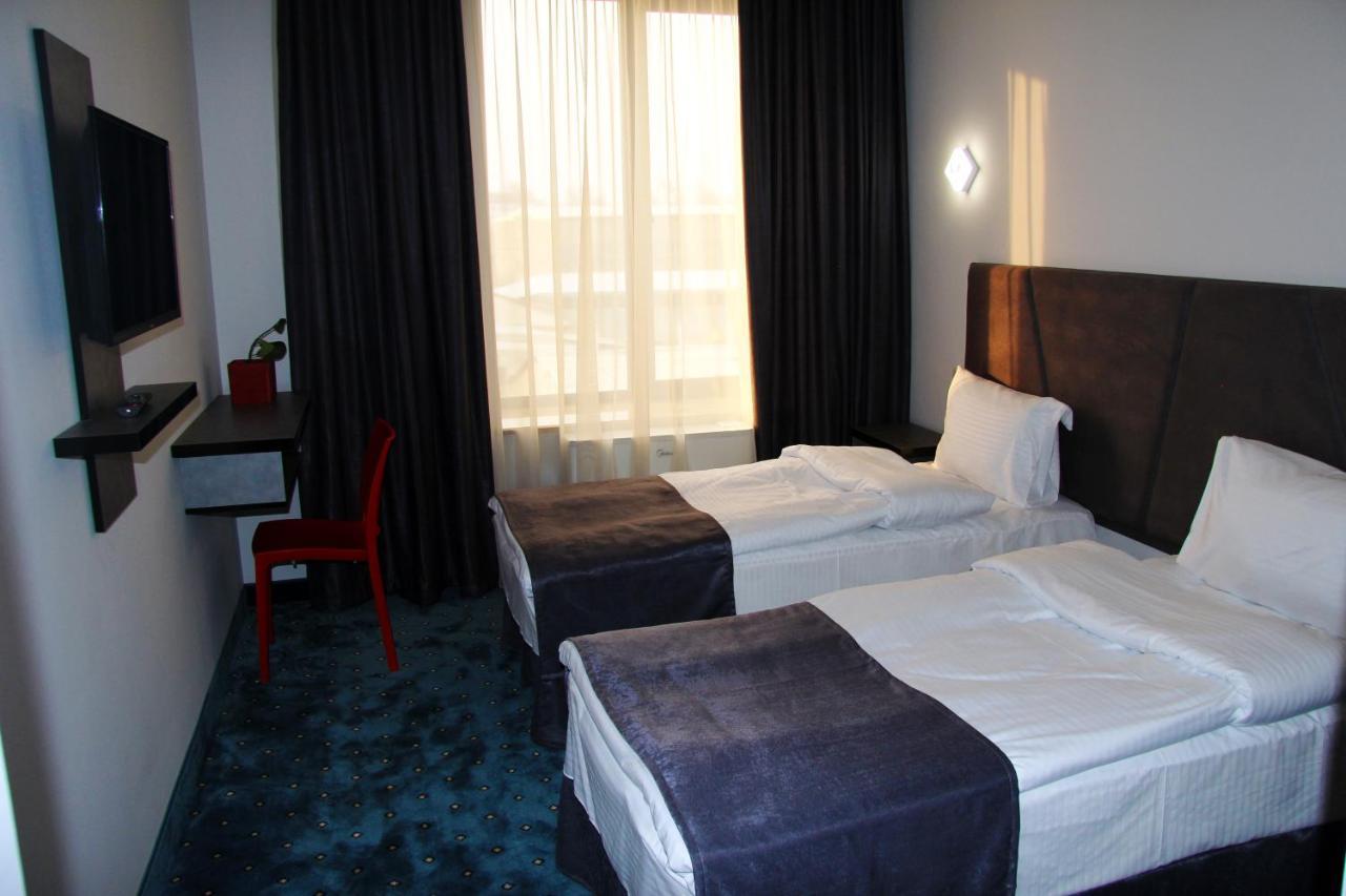Nice Hotel Ереван Екстериор снимка