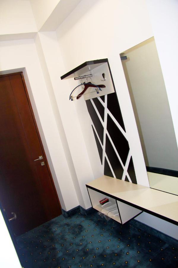 Nice Hotel Ереван Екстериор снимка