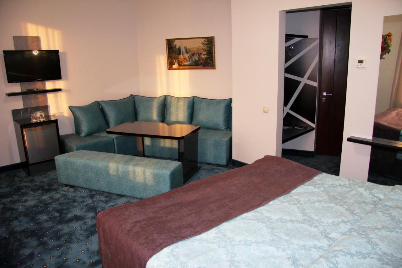 Nice Hotel Ереван Екстериор снимка