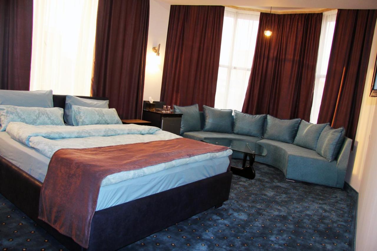 Nice Hotel Ереван Екстериор снимка